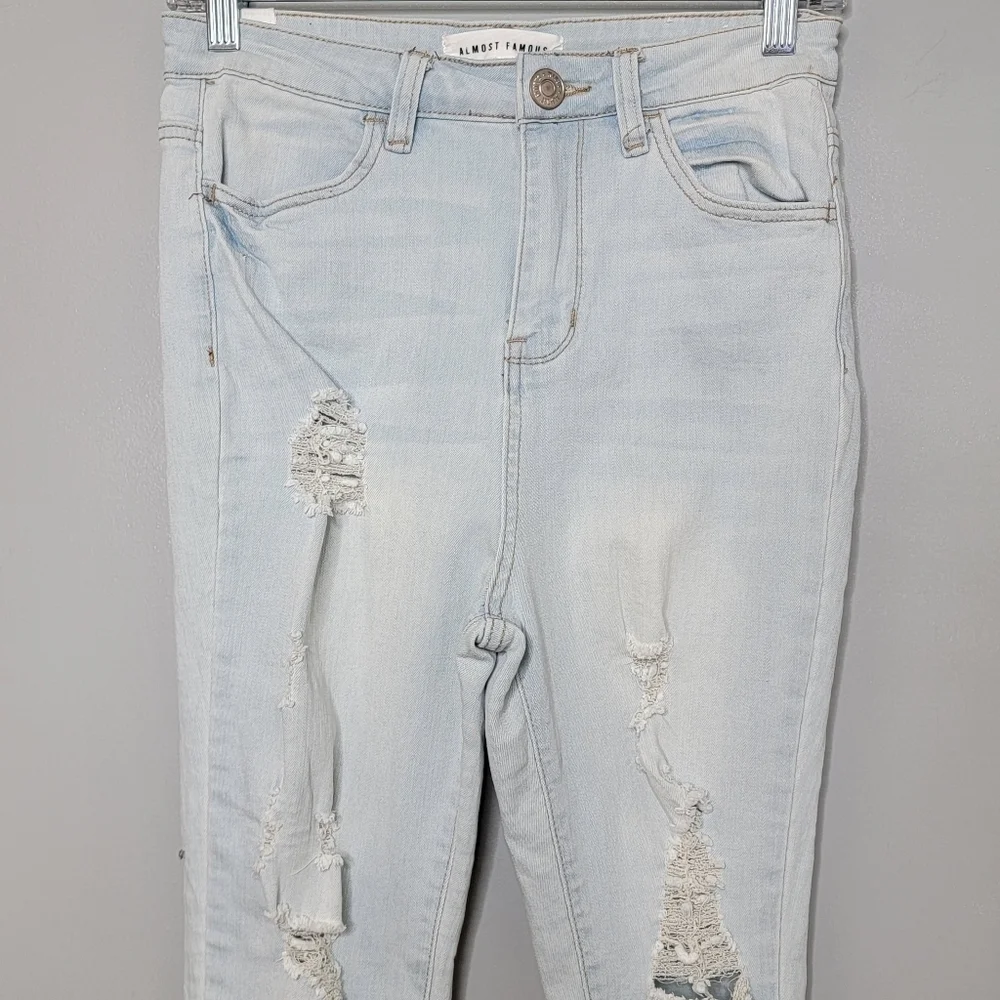Almost Famous Distressed High Rise Skinny Light Wash Stretch Blue Jeans Size 1